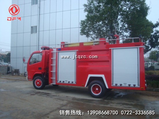東風水罐消防車側(cè)面