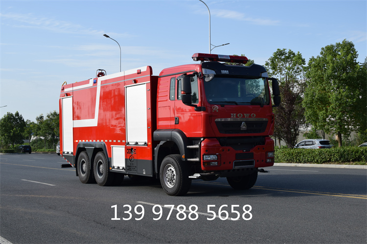 豪沃6*6越野水罐消防車(chē)(18噸)