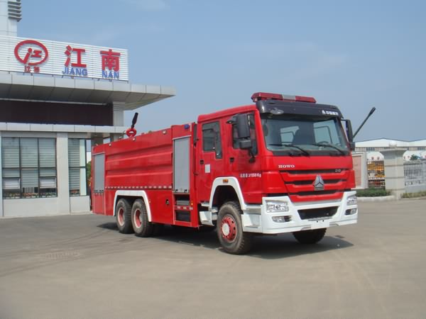 江特牌JDF5313GXFPM型泡沫消防車(chē)